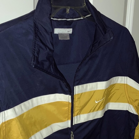 NWOT! Men’ medium Nike Jacket. Navy w/ white and gold stripes. Side zip pockets - Picture 1 of 4
